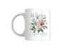Preview: Weiße Keramiktasse mit botanischem Design und dem Zitat „We All Bloom Differently“, freigestellt auf weißem Hintergrund.